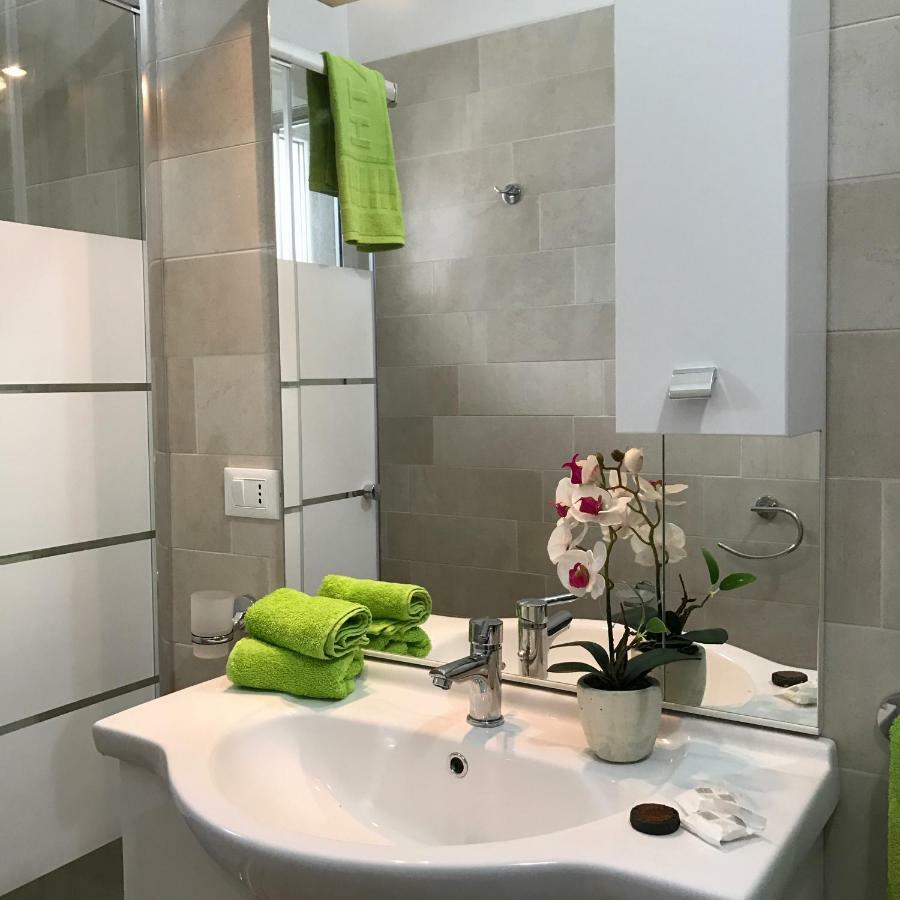 Monolocali White Angel Apartments 切萨雷奥港 外观 照片